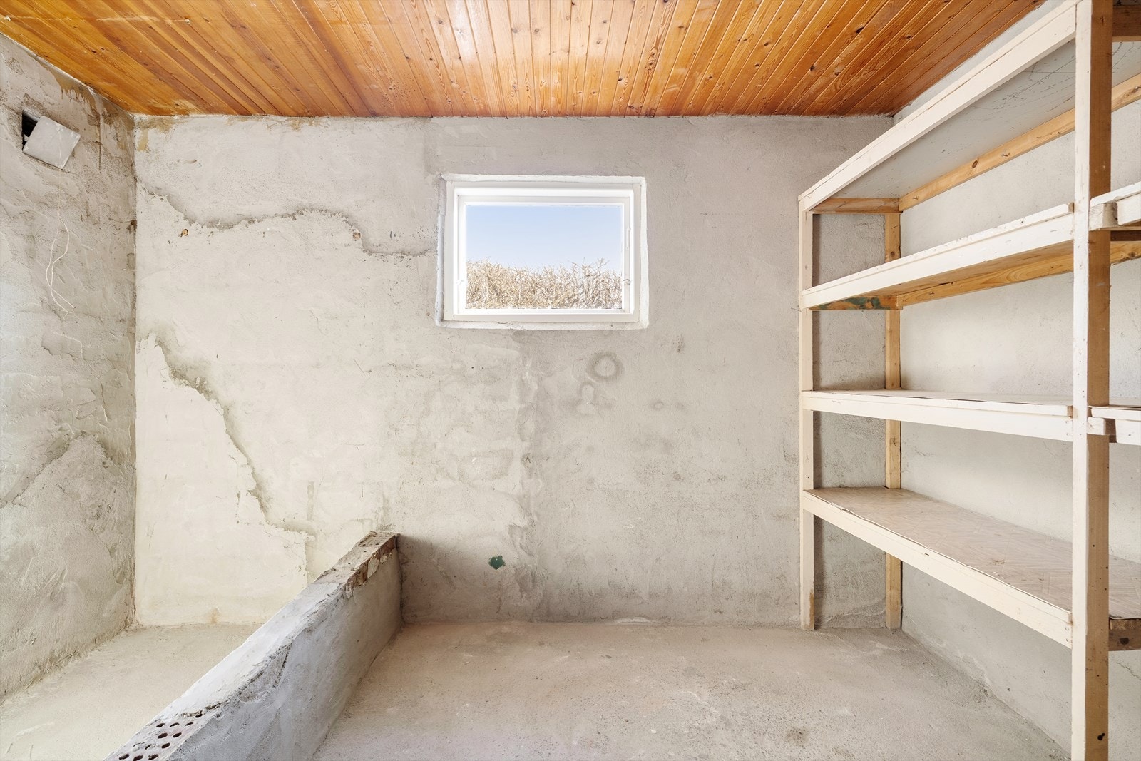 Matbod med god plass til oppbevaring. Galleribilde