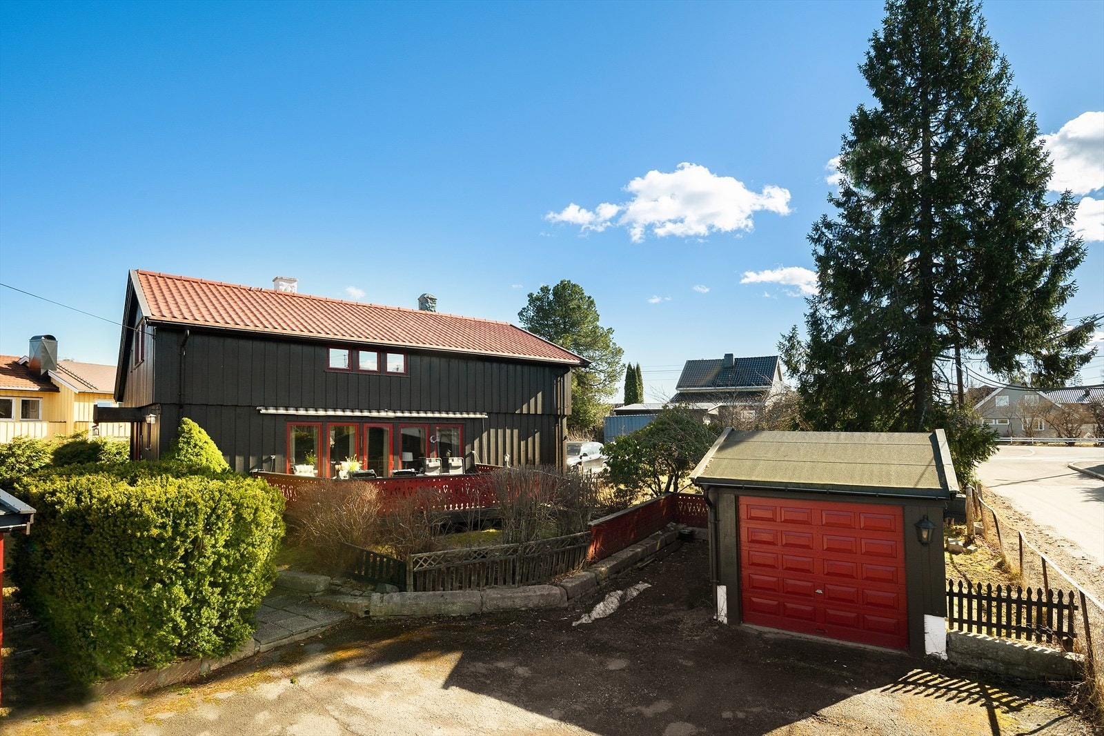 Velkommen til Høybråtenveien 78, presentert av John Emmanuel Brevik v/EiendomsMegler 1! Foto: Kristyna Hodakova v/Diakrit Galleribilde
