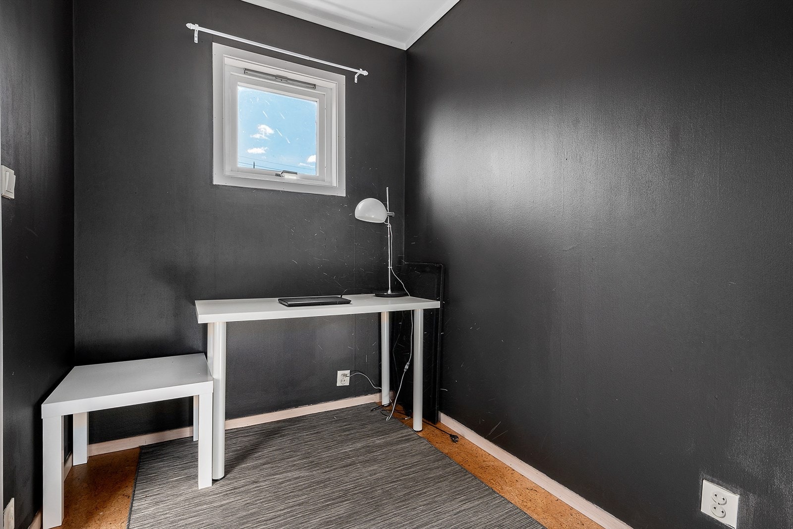 Romslig bod med innredningsmuligheter Galleribilde