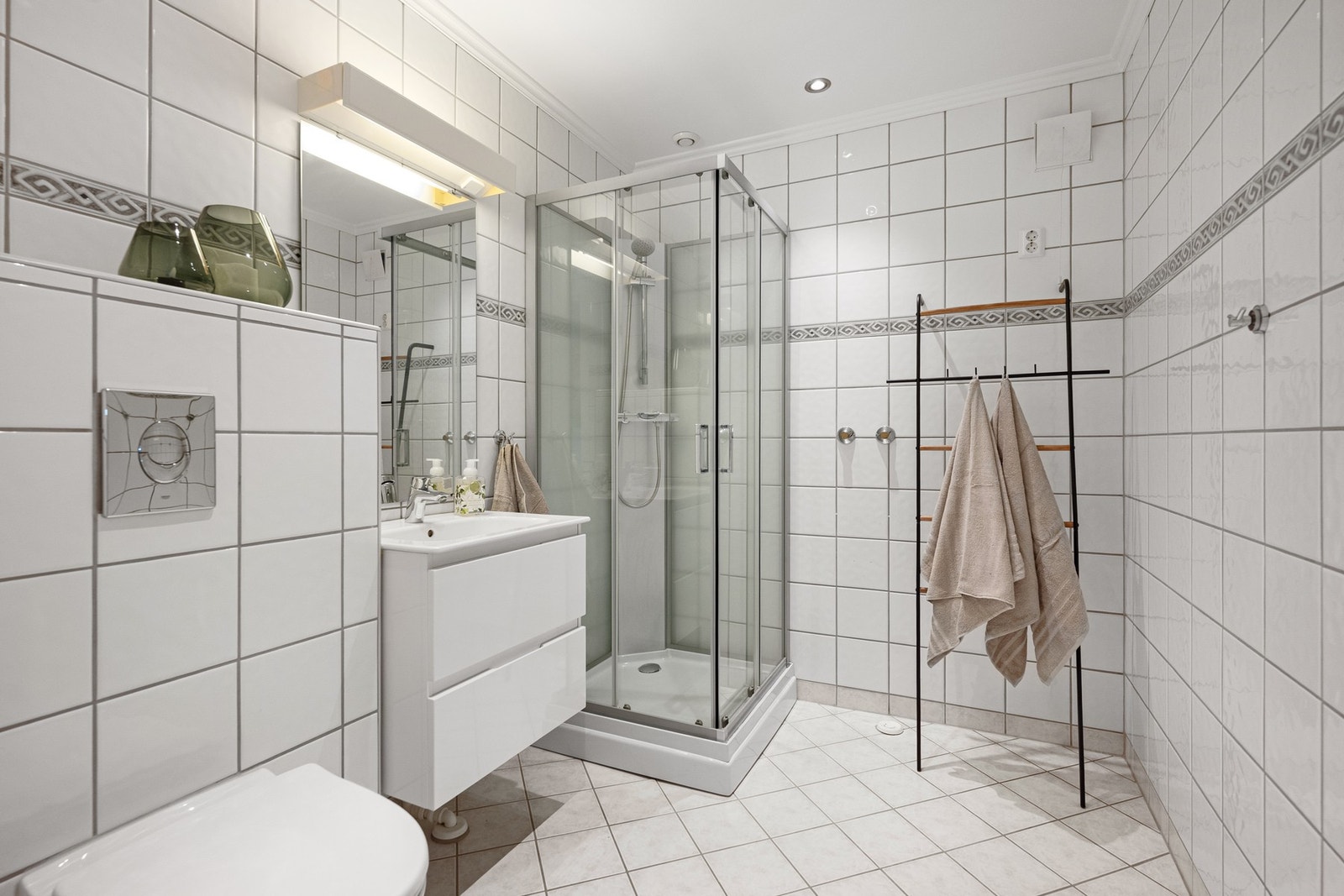 Badet i underetasjen er også utstyrt med varmekabler. Galleribilde