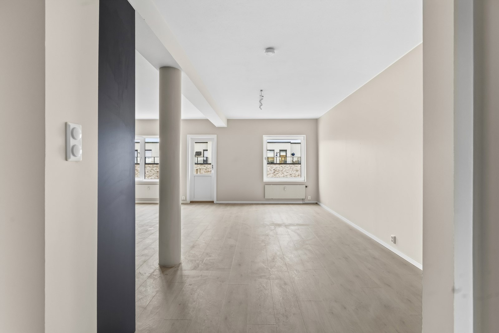 Stuen er av god størrelse, med mange innredningsmuligheter. Galleribilde
