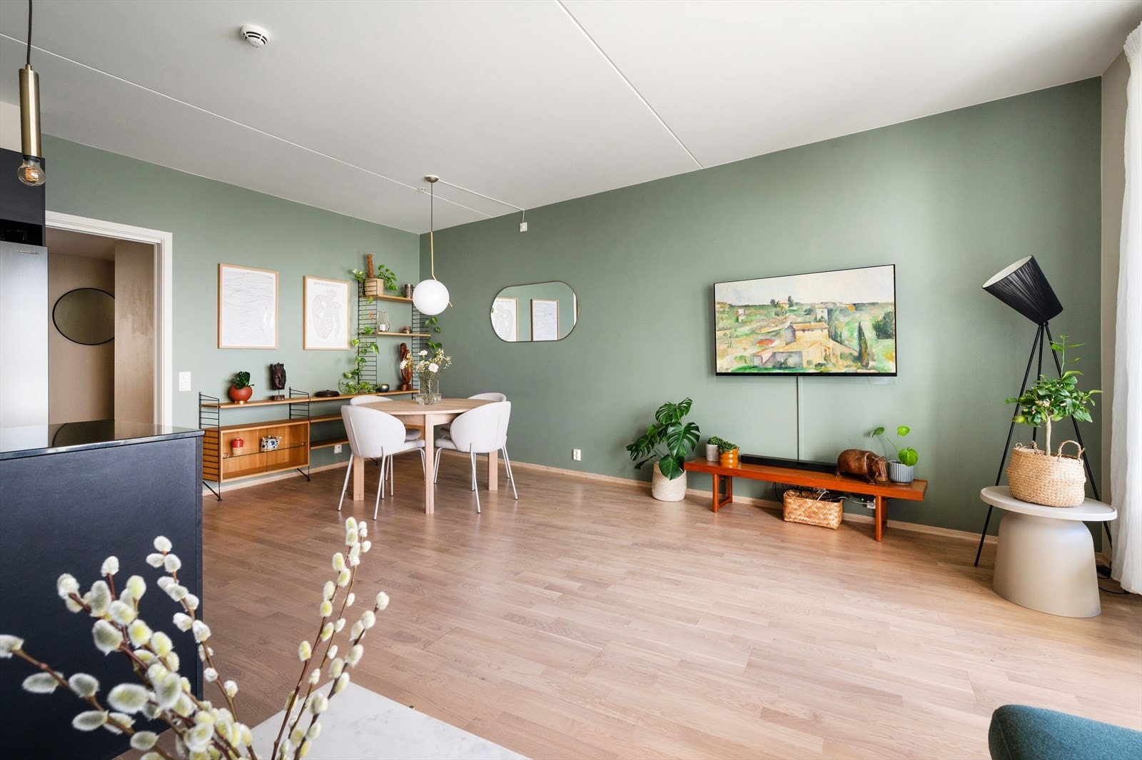 God plass til et større spisebord for hyggelige sammenkomster. Galleribilde