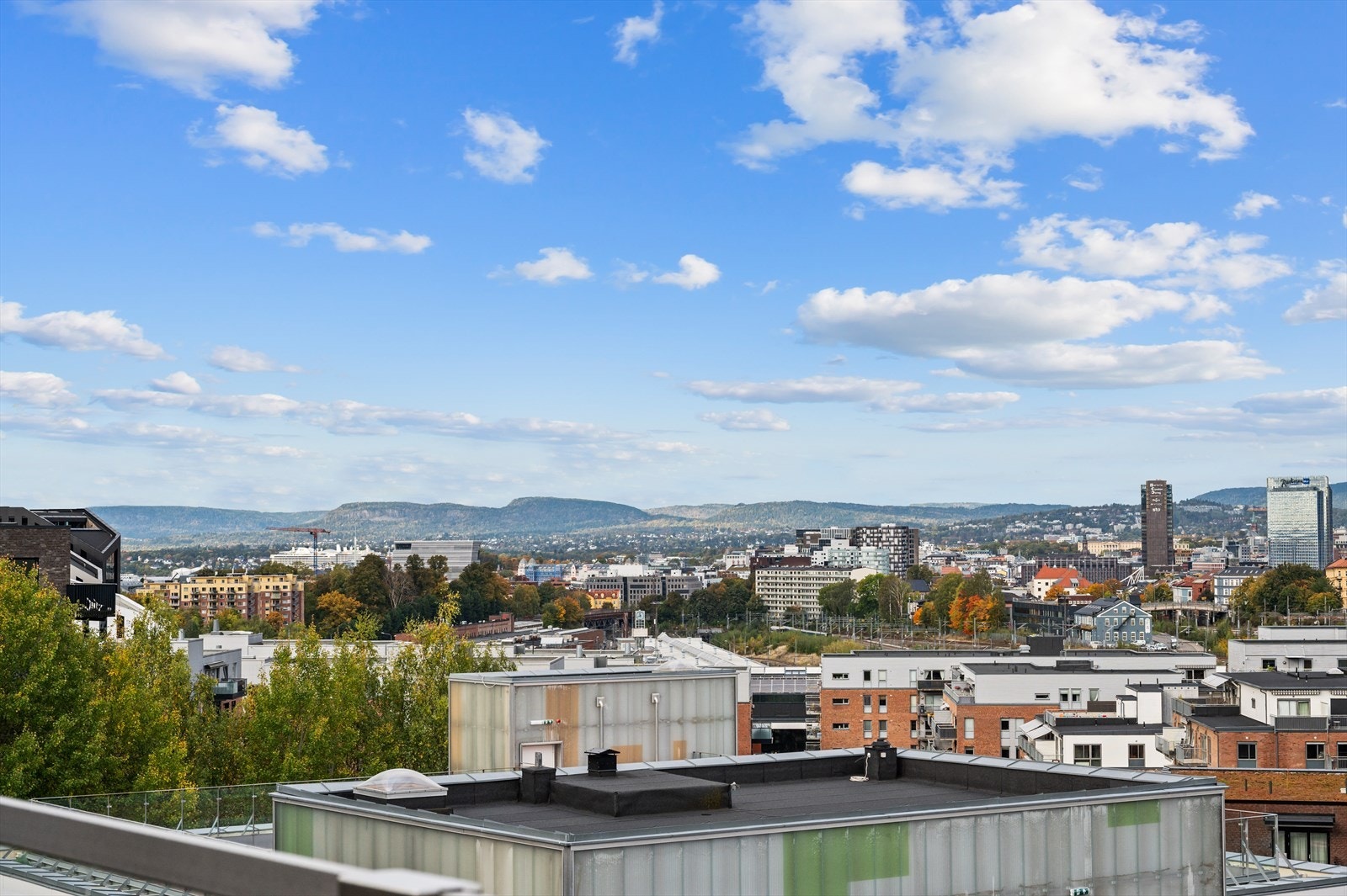 Nydelig utsikt fra takterrassen mot sentrum. Galleribilde
