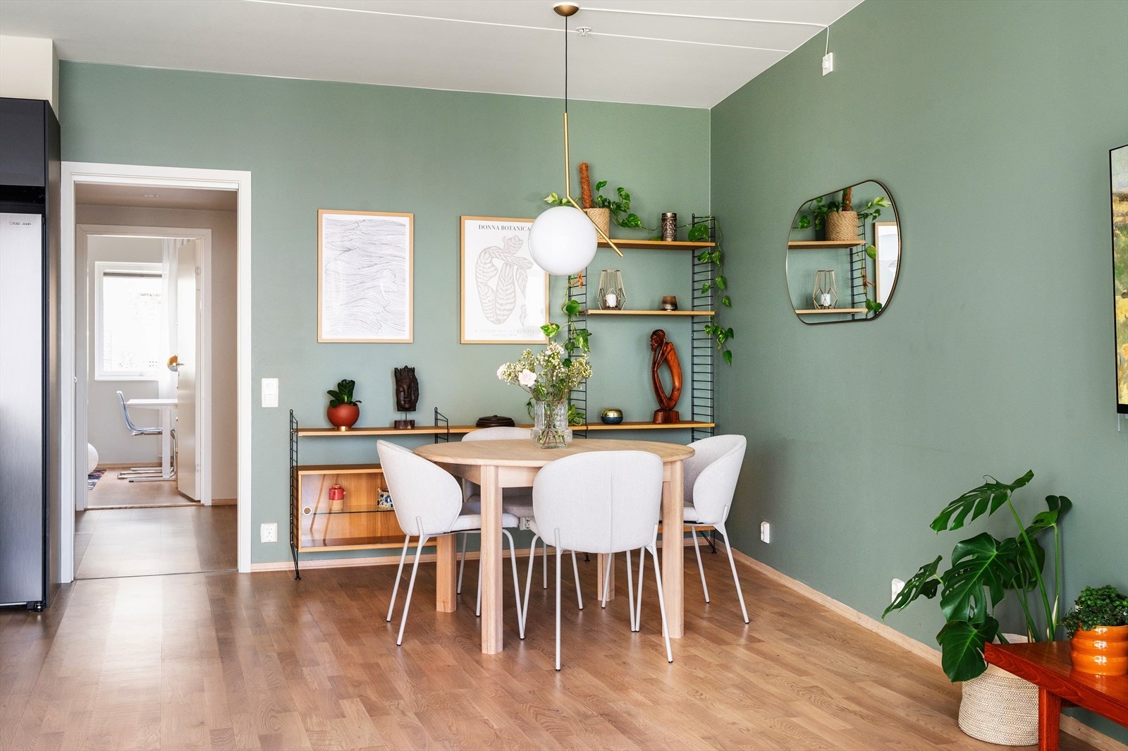 Alle overflater i leiligheten ble malt i 2025. Galleribilde