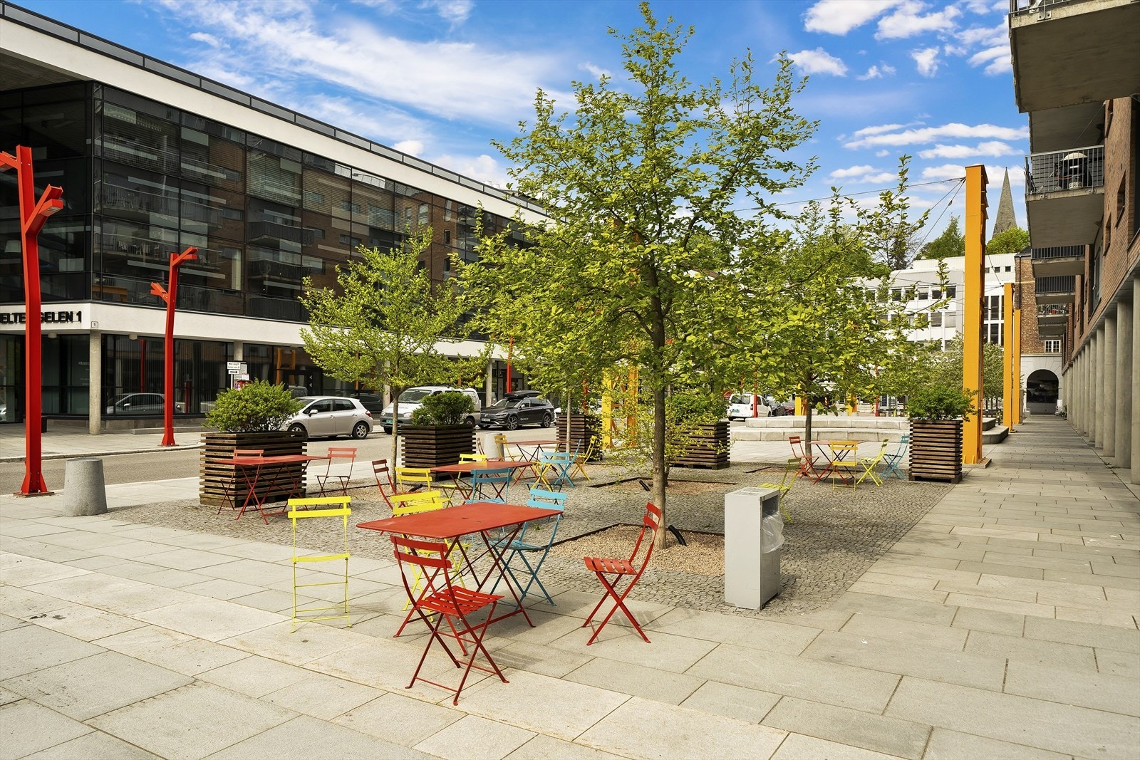 Området byr også på flere butikker og hyggelige kaféer. Galleribilde