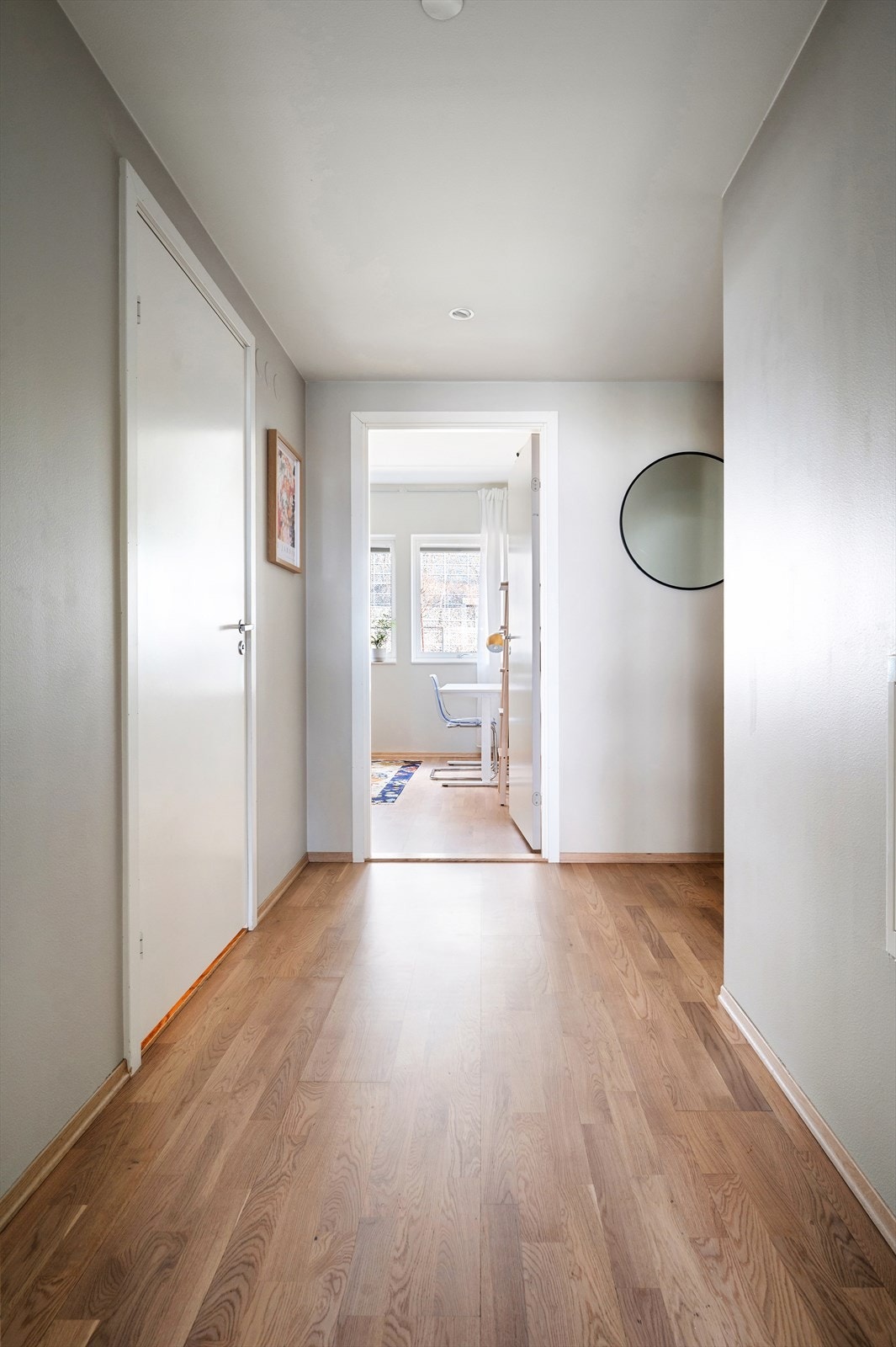 Mellomgang. Galleribilde