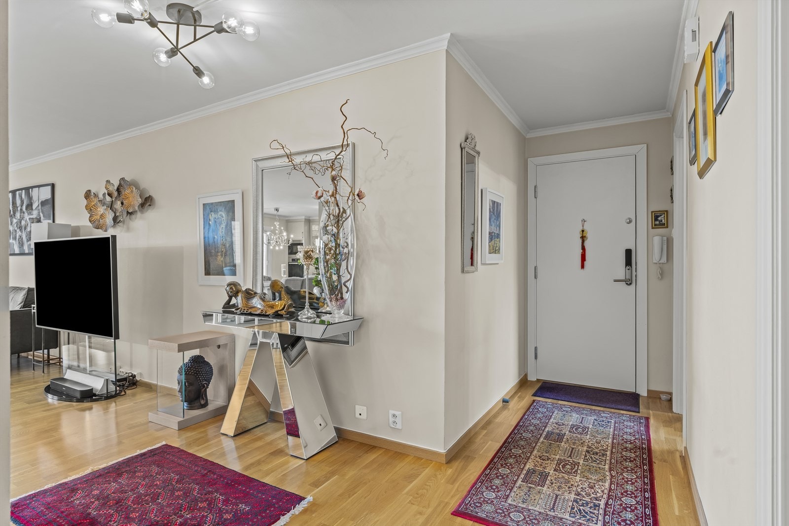 Dørcalling med åpner gjør det enkelt å slippe inn gjester. Galleribilde