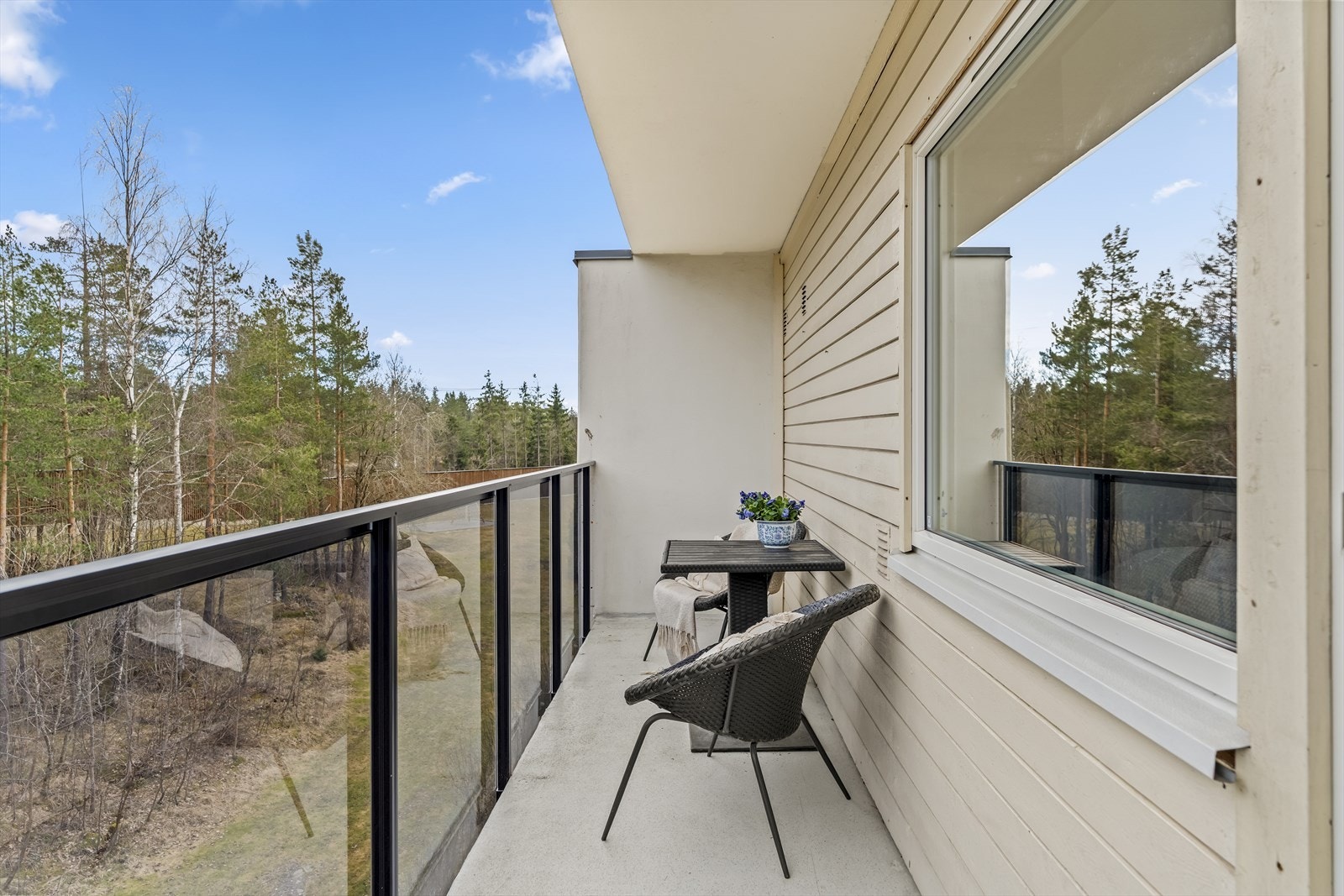 Det er utgang til en hyggelig balkong på 7,1 m². Galleribilde