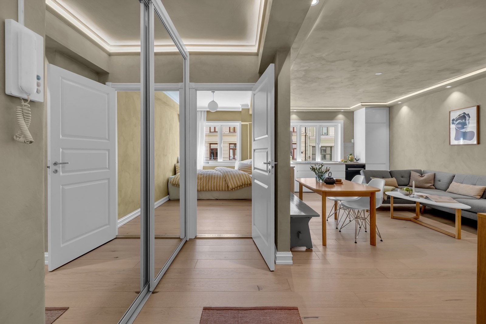 Leiligheten har en gjennomgående planlønings som sikre gode lysforhold Galleribilde