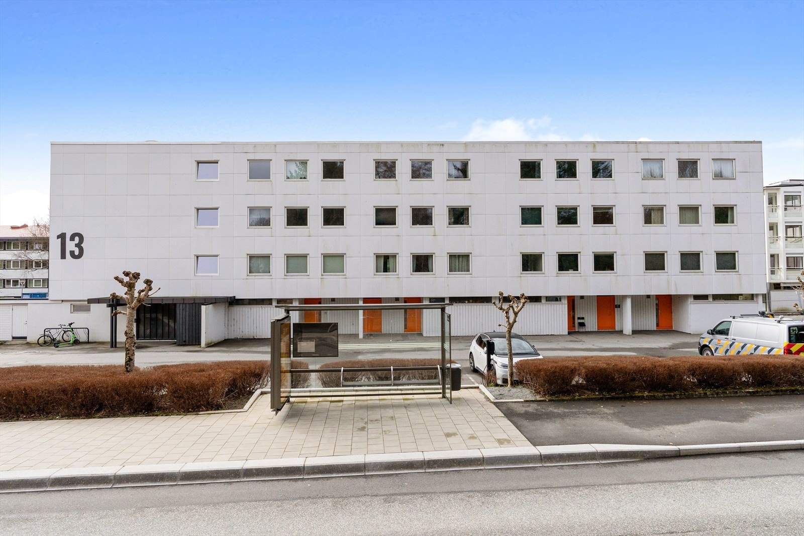 - Parkering like utenfor ytterdøren, og bussholdeplass 10 meter unna - Galleribilde