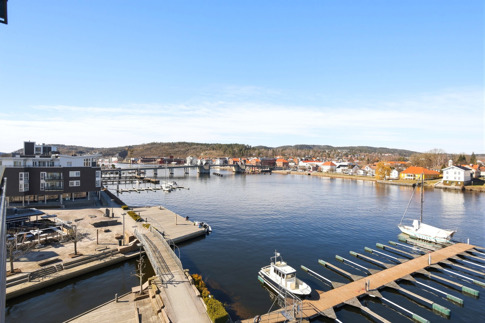 Utsikten fra leiligheten og balkongen Galleribilde