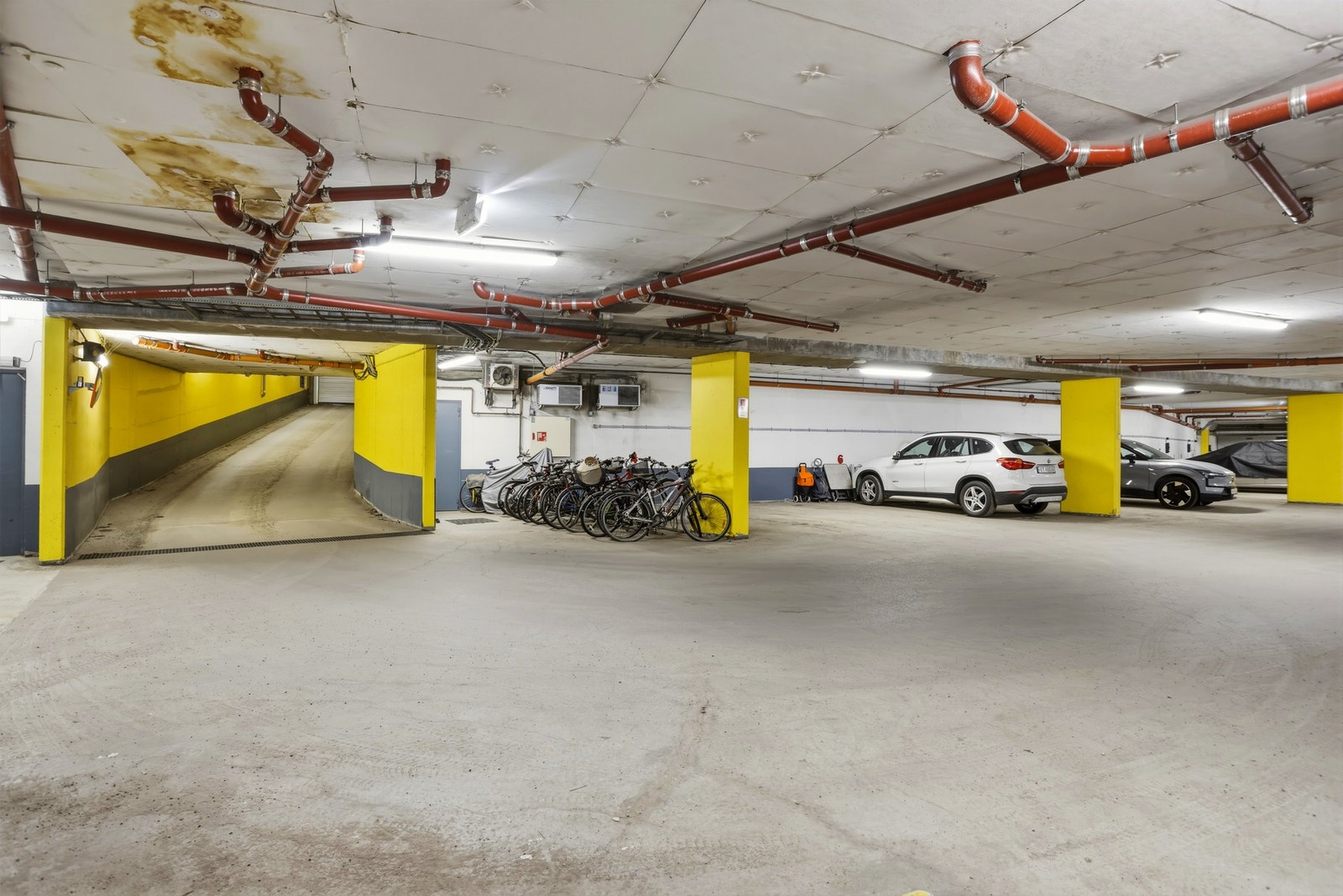 Parkering i kjelleren Galleribilde