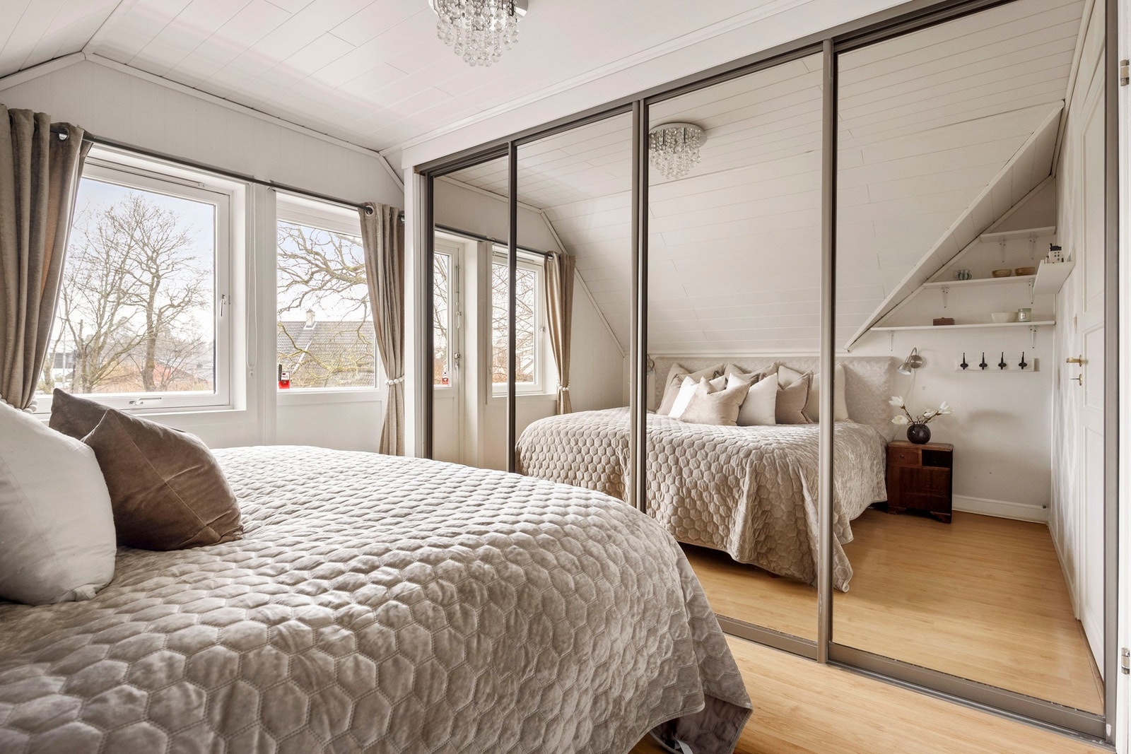 Soverommet har en integrert skyvedørsgarderobe noe som byr på gode oppbevaringsmuligheter Galleribilde