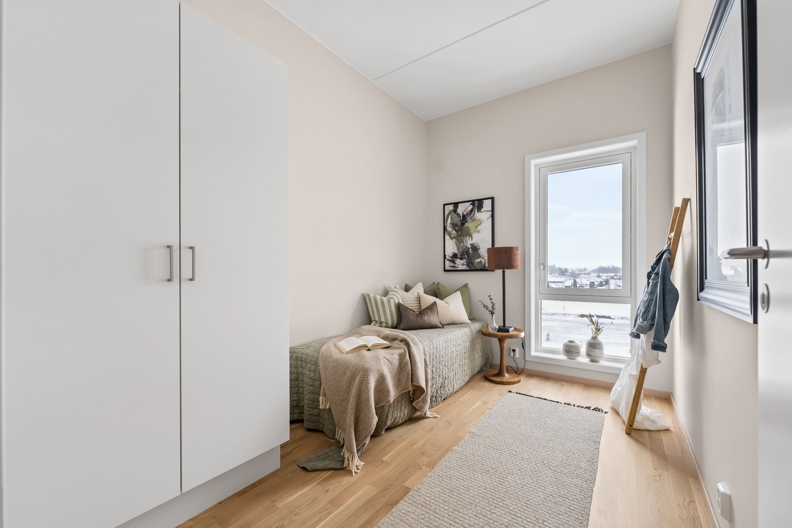 Rommene har fleksible bruksmuligheter og egner seg godt som barnerom, gjesterom eller hjemmekontor. Galleribilde
