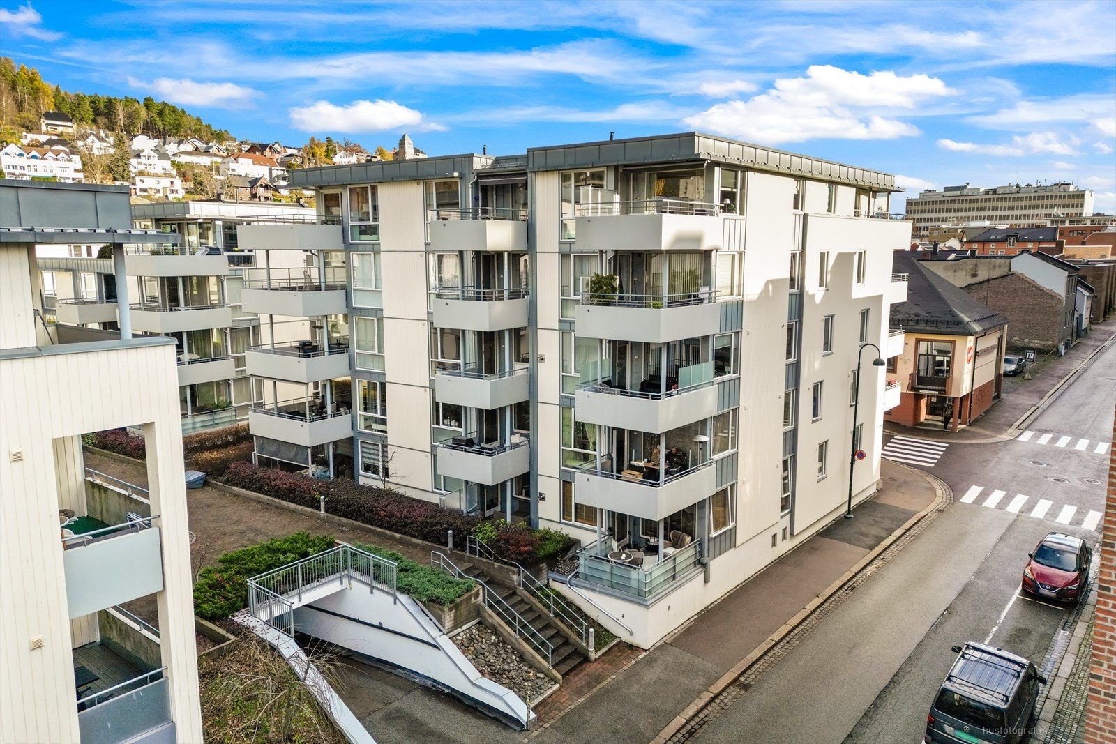 Moderne og urban 2-roms leilighet - Heis og garasje - IN-ordning - Pendlervennlig beliggenhet - Garasjeplass m/lader! Galleribilde