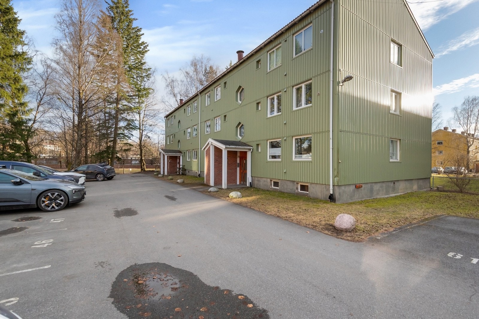 Det er mulighet for å leie parkeringsplass på sameiets område. Galleribilde
