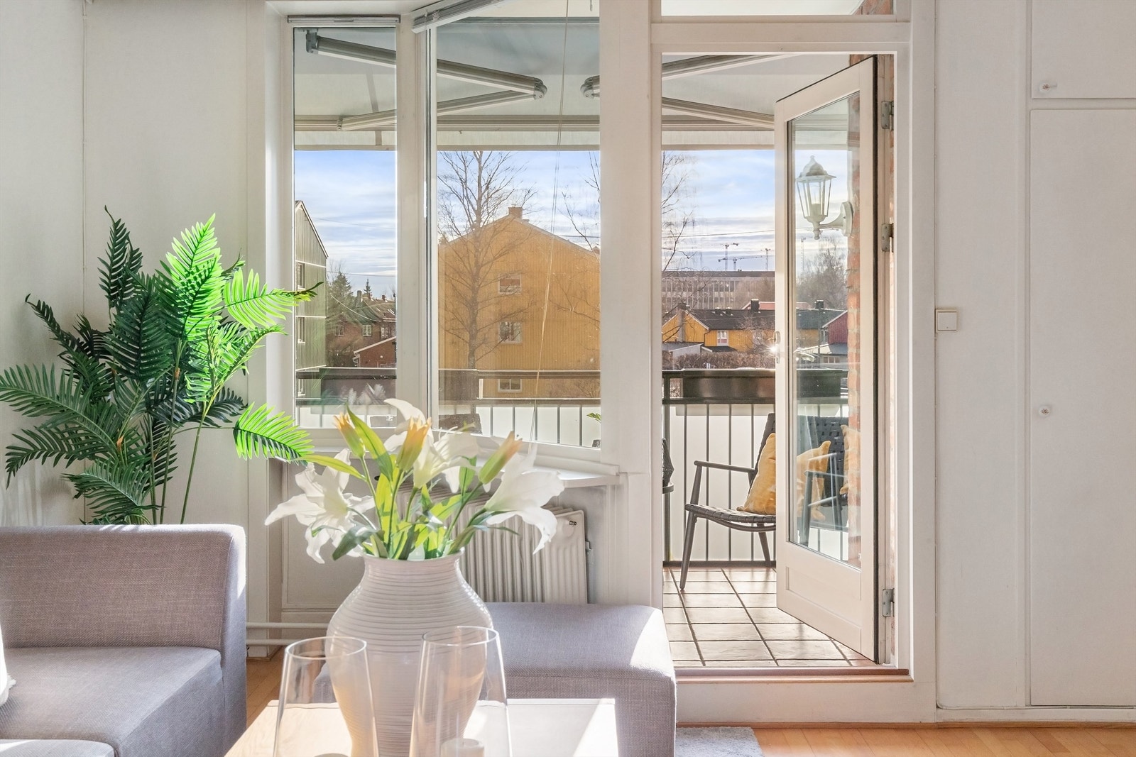 Fra stuen er det utgang til den flotte balkongen Galleribilde