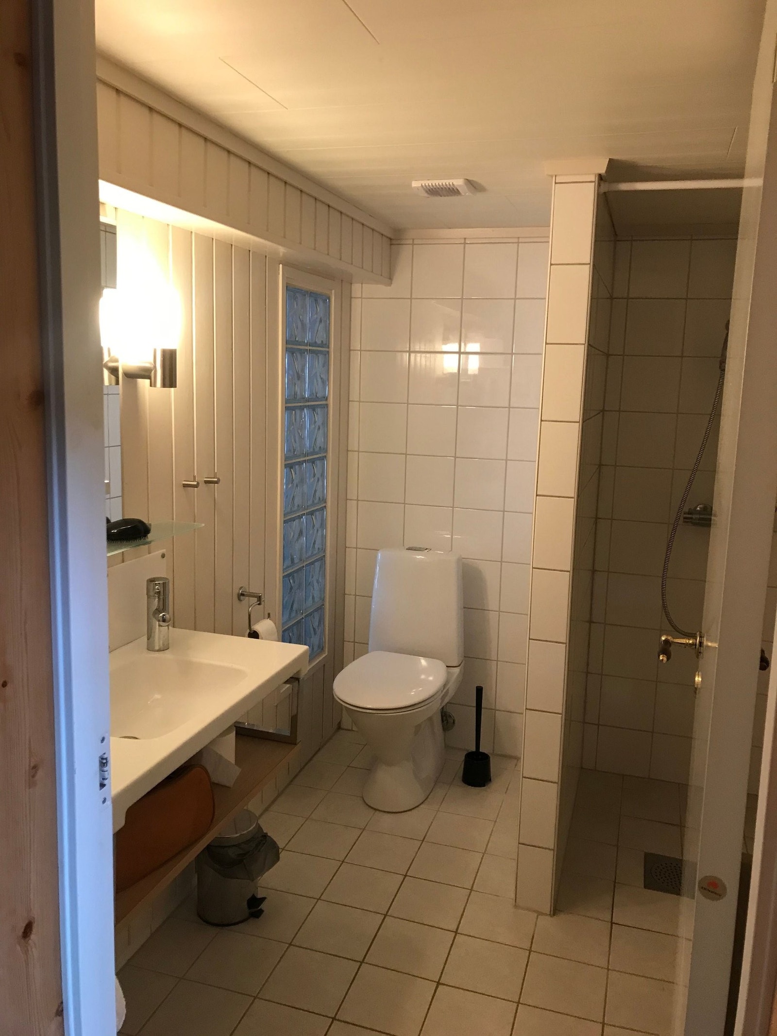 Toalett og dusj. Galleribilde