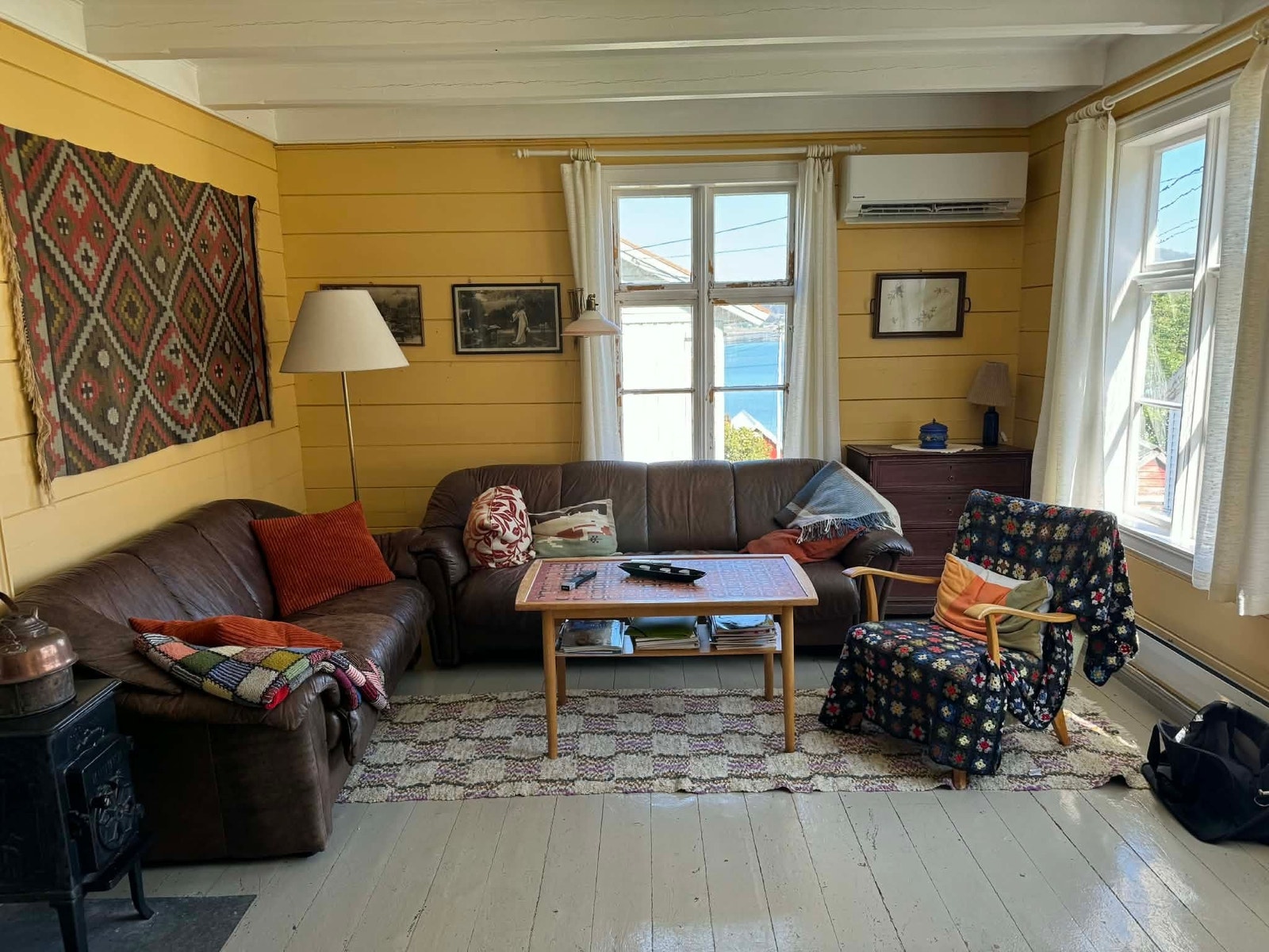 Gulstua mot sørøst. Varmepumpe. Galleribilde