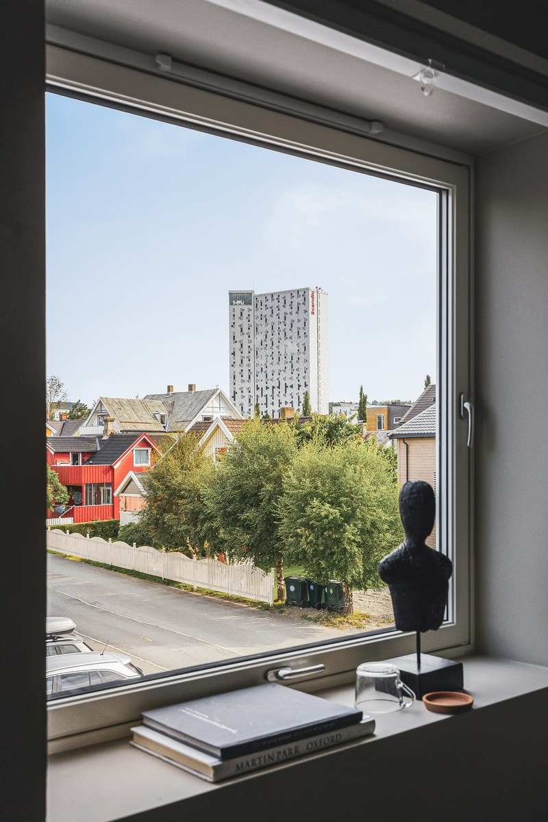 Svært attraktiv beliggenhet. Tilbaketrukket i en stille gate men samtidig svært sentralt. Utsikt mot Lerkendal og NTNU. Galleribilde