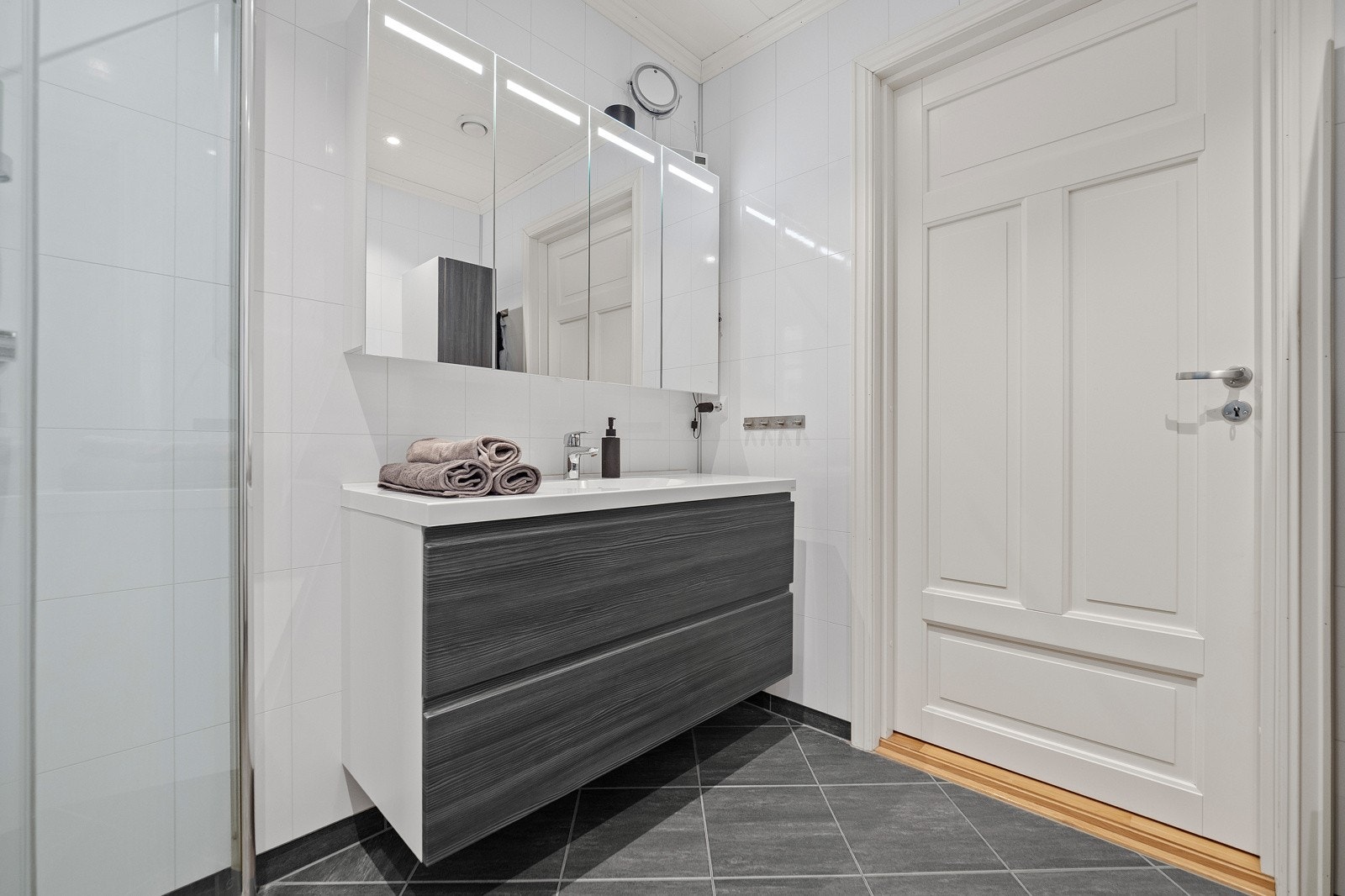 P1870846 Galleribilde