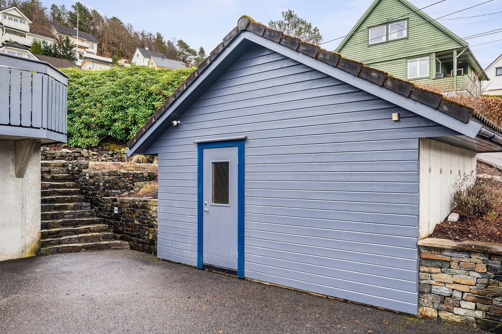 Romslig og flott bodhus med god lagringsplass Galleribilde