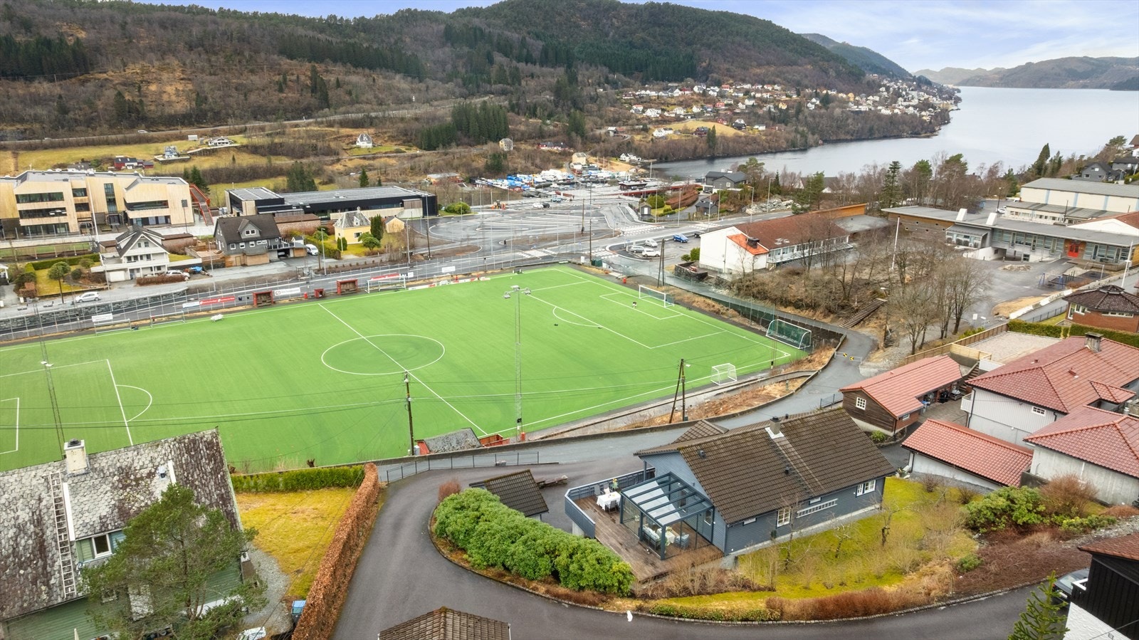 Meget sentral og enkel beliggenhet på Garnes - Kort vei for både barn og foreldre til skole og fritidsaktiviteter Galleribilde