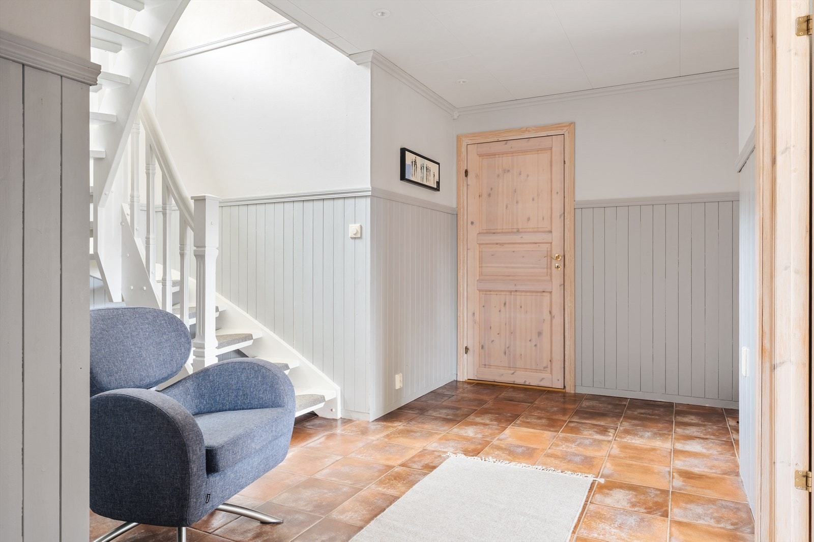 Entre / hall med flislagt gulv og varmekabler Galleribilde