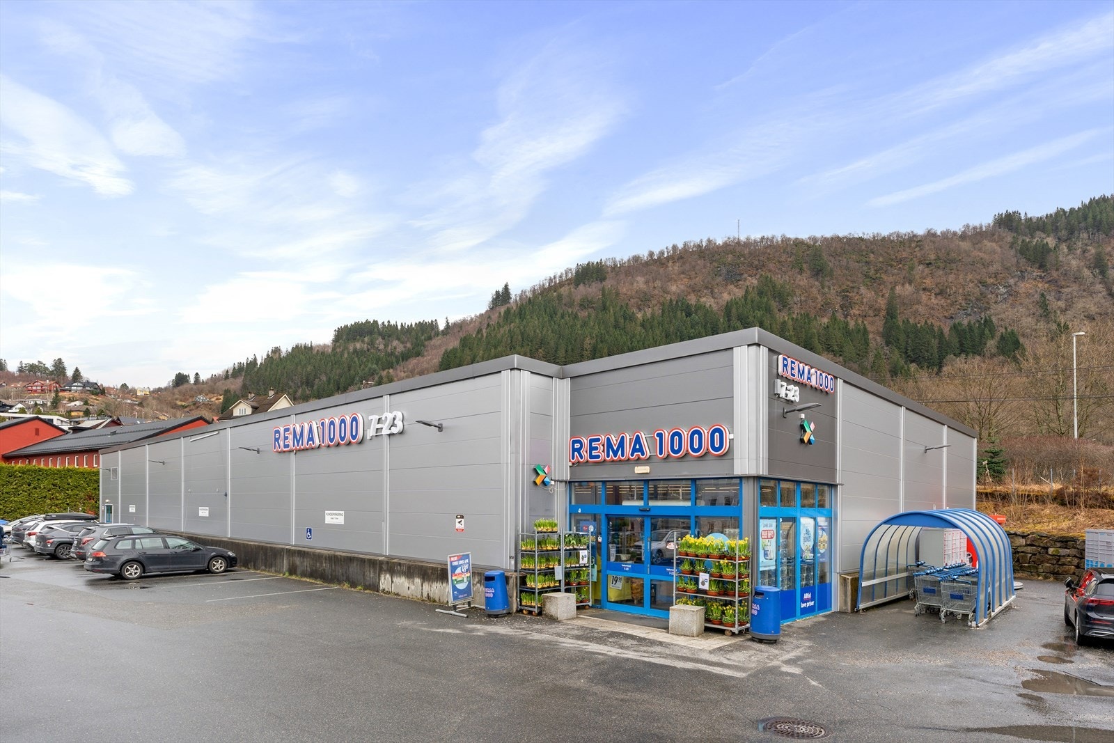 Kort vei til Rema 1000 og Kiwi dagligvarebutikker Galleribilde