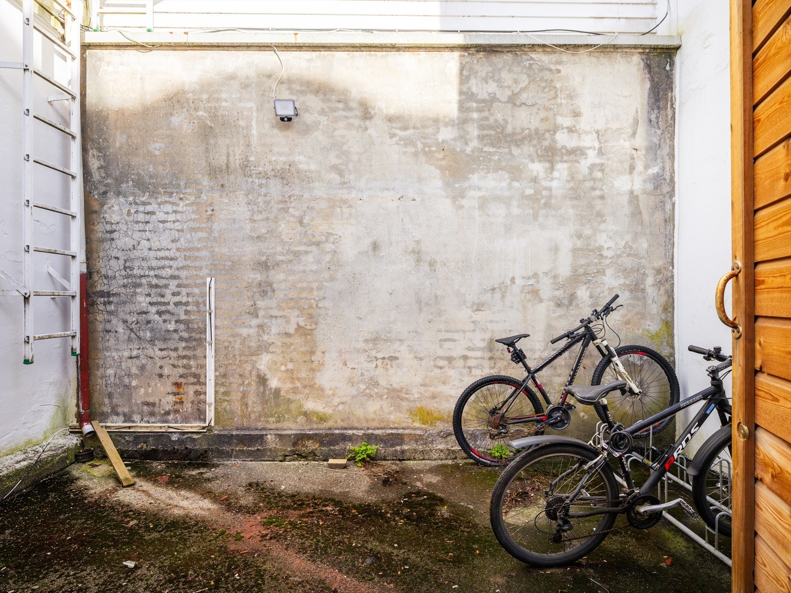 Felles utendørs sykkelparkering. Galleribilde