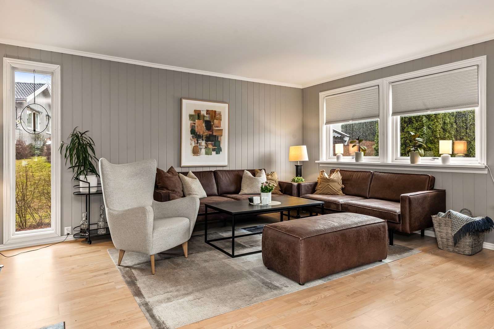 De ulike sonene i oppholdsrommet gir fleksibilitet for møblering og bruk. Galleribilde