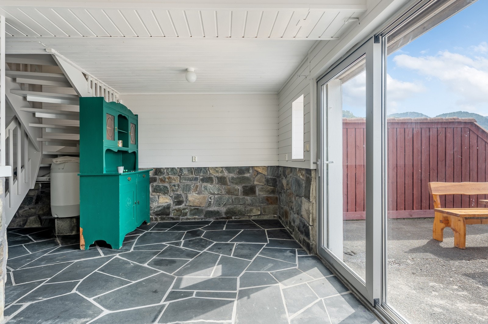 Disponibelt rom i underetasje - benyttes som stue Galleribilde