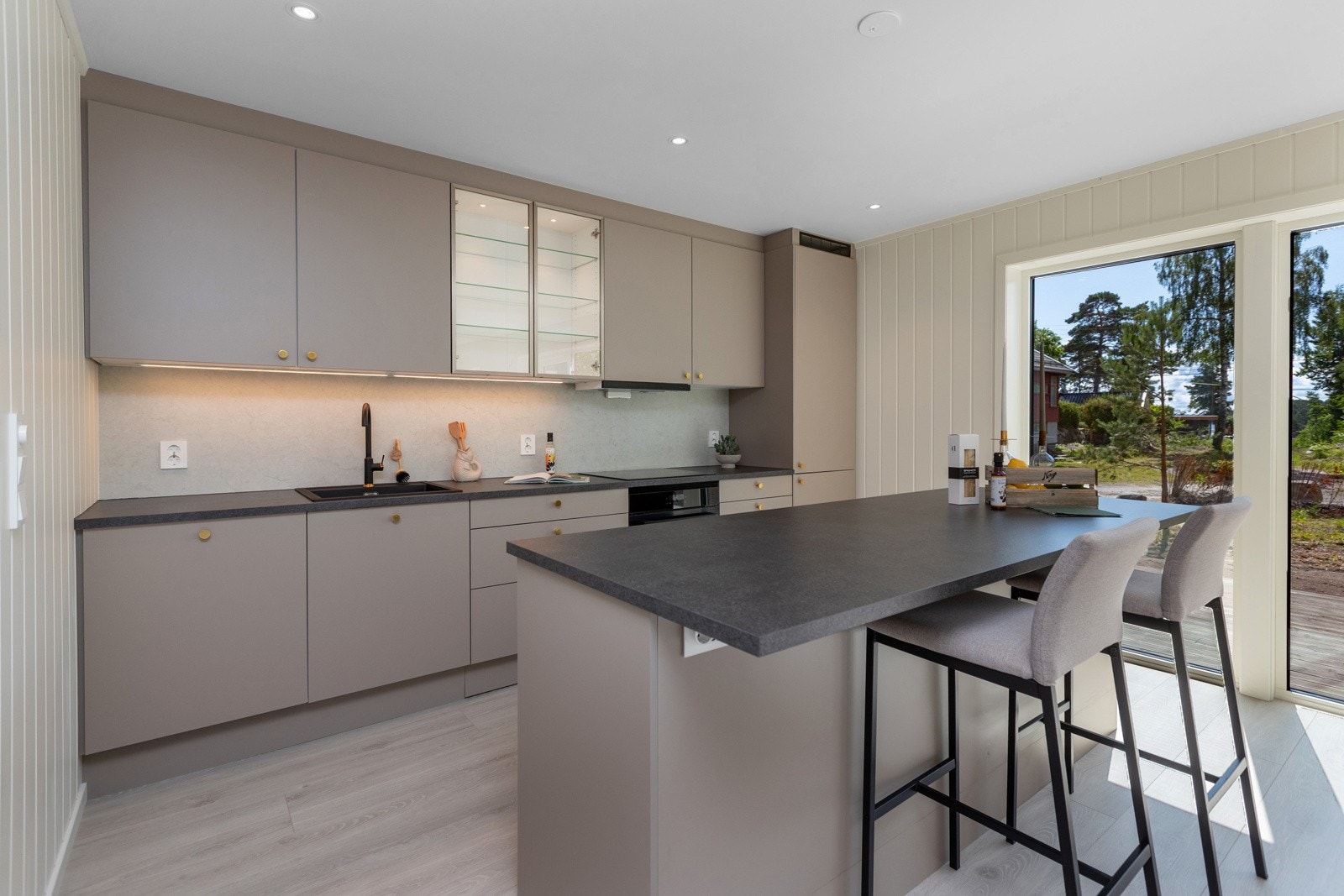 Pent, moderne kjøkken fra HTH Galleribilde