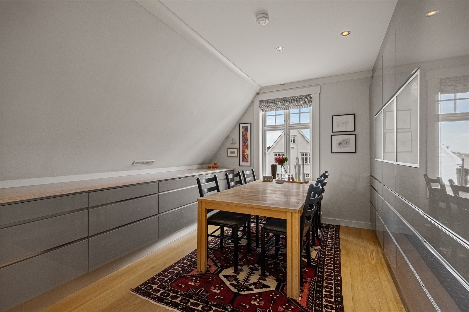 God plass til langbord Galleribilde