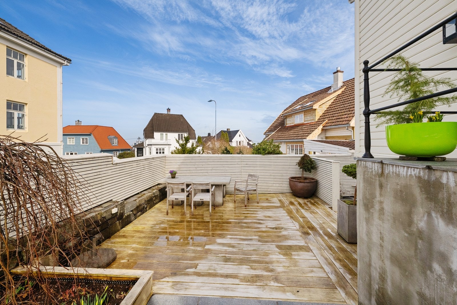 Flere flotte terrasser med goder solforhold på eiendommen Galleribilde