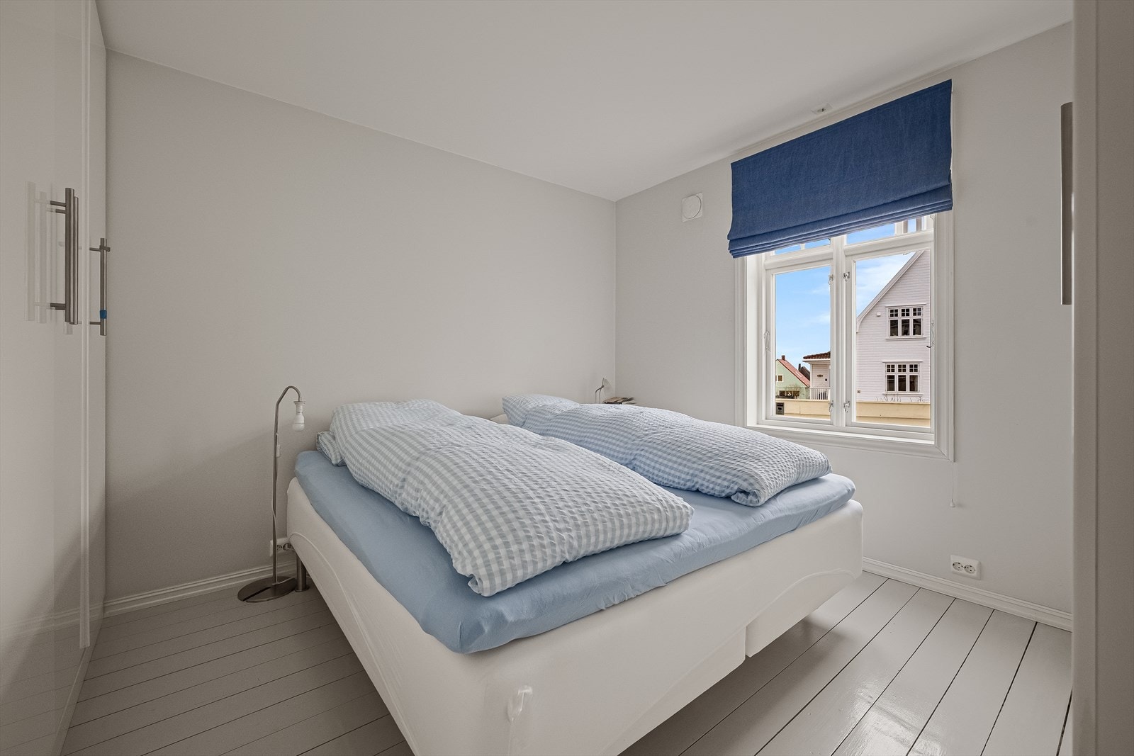 Det er 3 store, gode soverom i 1. etg. Galleribilde