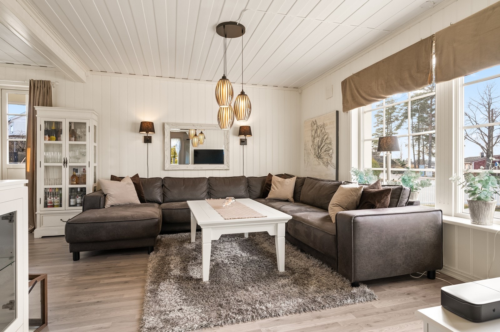Fra stuen er det utgang til en romslig terrasse på 20 m² via en balkongdør fra 2006. Galleribilde