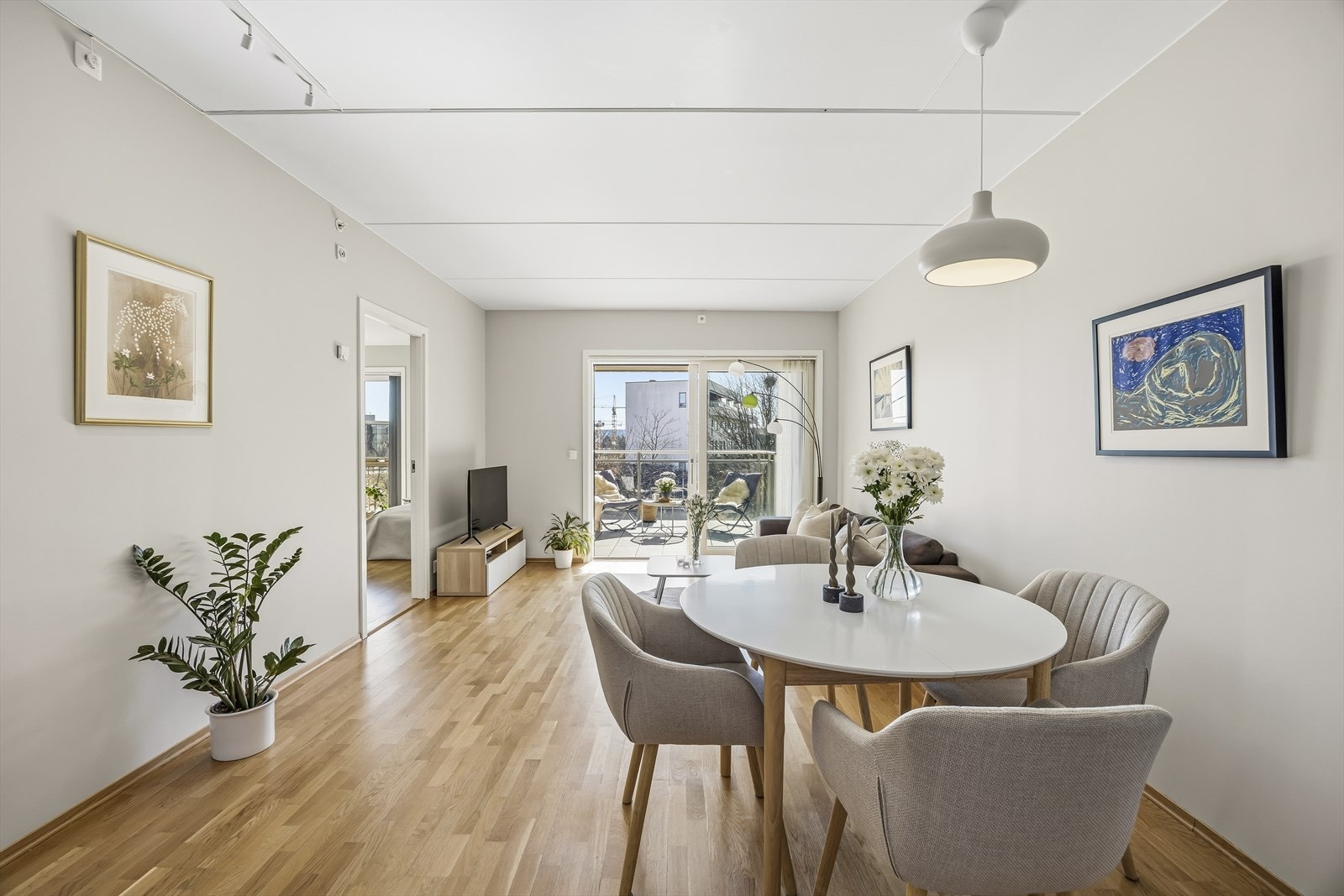 Leiligheten har fått Grønn B som energiklasse. Dette gir en mulighet for deg som kjøper å anskaffe Grønt Boliglån hos DNB med gunstigere betingelser. Galleribilde