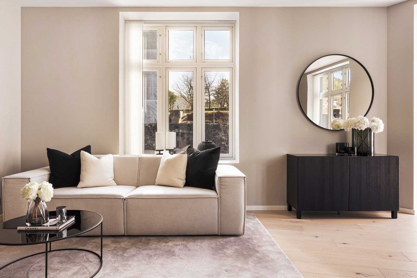 - Leiligheten har gjennomgående gode tekniske løsninger med blant annet balansert ventilasjon, rør-i-rør system, oppgradert elektrisk anlegg og varmekabler i gulv - Galleribilde