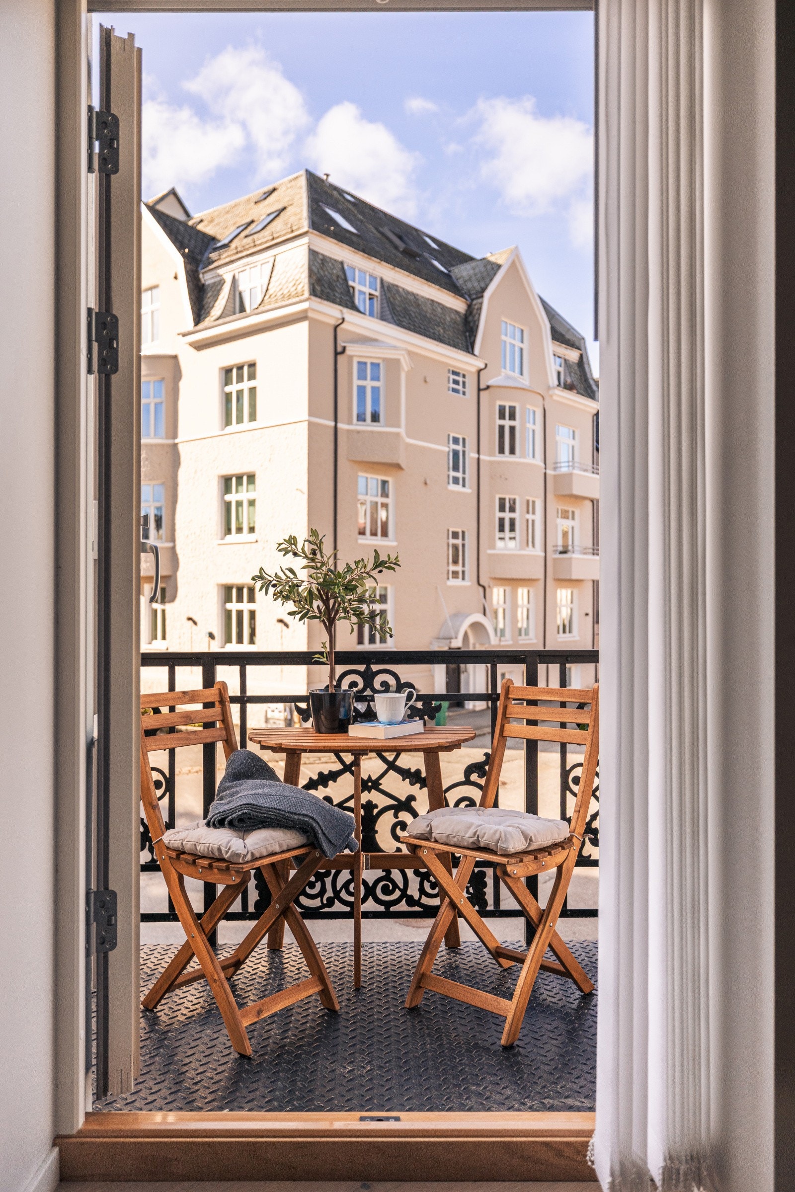 - Et hyggelig uteområde hvor man kan nyte morgenkaffen eller trekke frisk luft i rolige omgivelser - Galleribilde