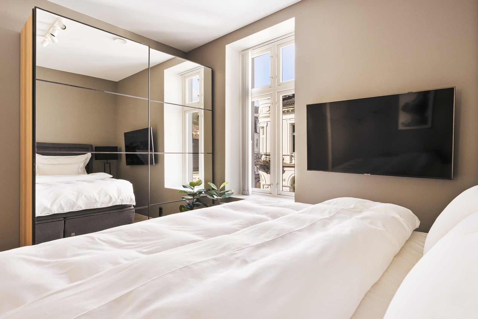 - Her har du god plass til ønsket møblering i tillegg til garderobe - Galleribilde