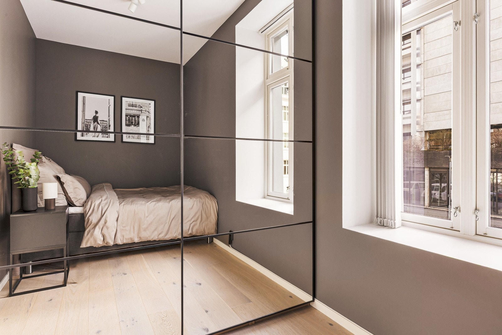 - Her har du også fin plass til ønsket møblering i tillegg til garderobe - Galleribilde