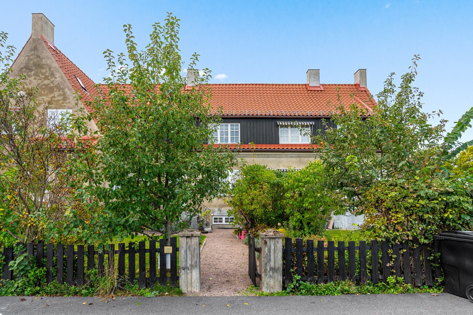 Her er man omgitt av vakre omgivelser, trygge gater og et levende og sjarmerende nabolag som mange drømmer om å bli en del av. Galleribilde