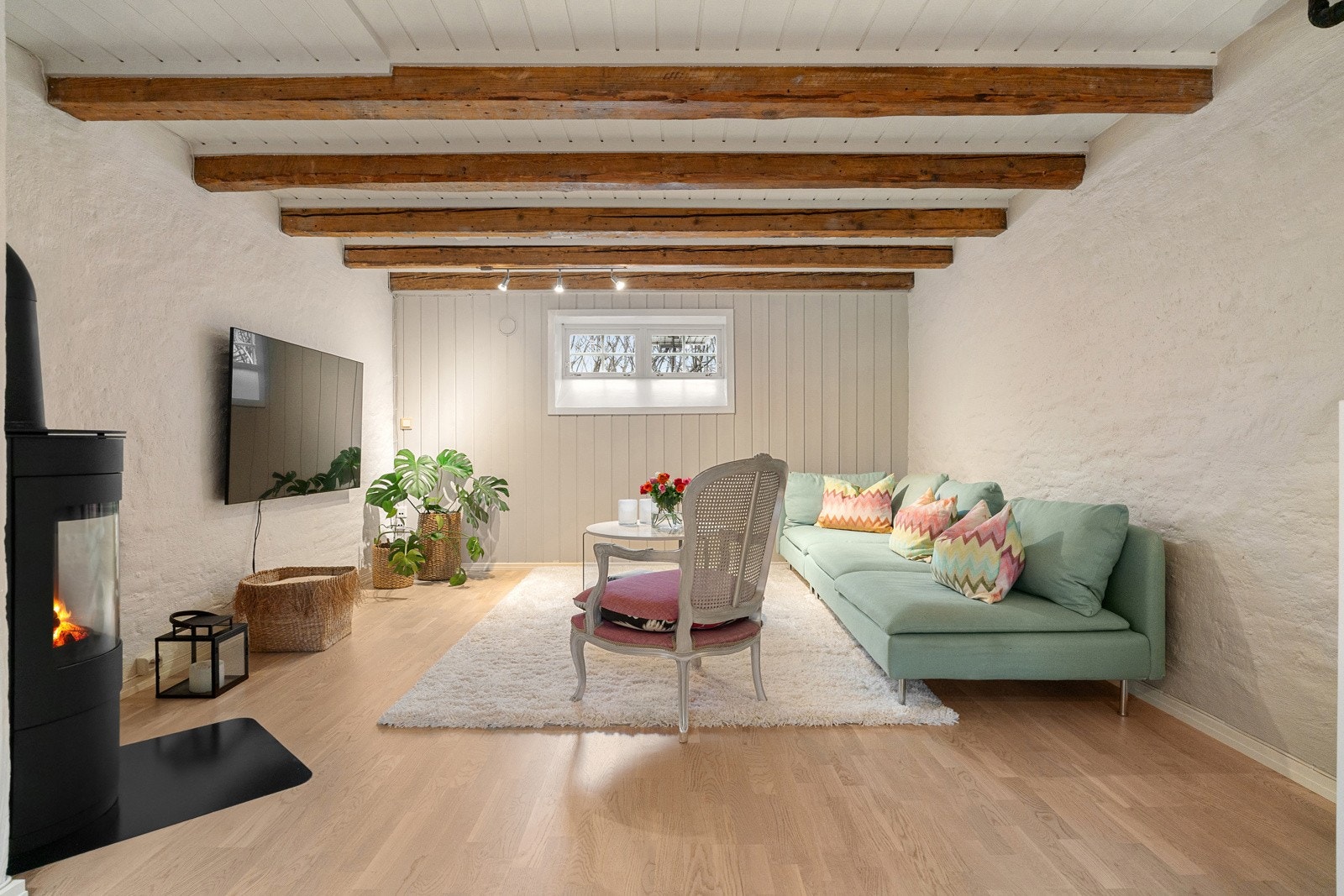 Stor og fin TV stue med mange møblerings muligheter. Galleribilde