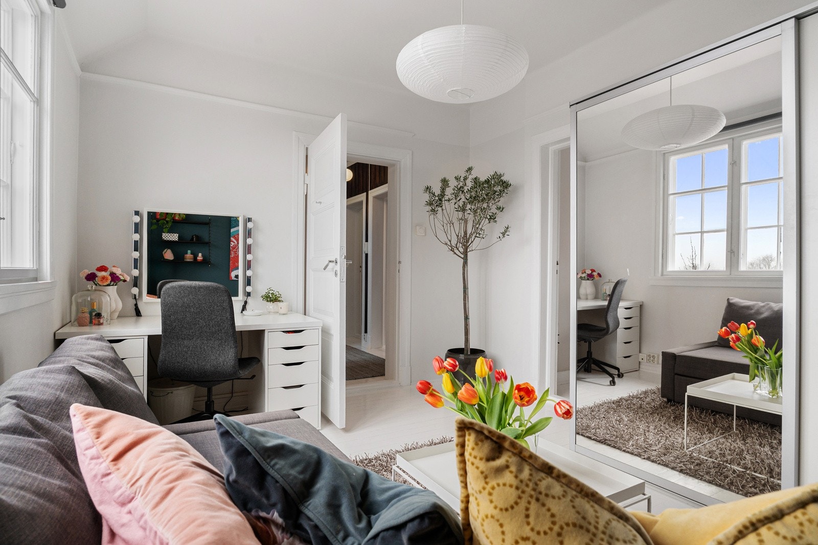 Rommet fungerer ypperlig til barnerom, omkledningsrom, eller ekstra stue. Galleribilde