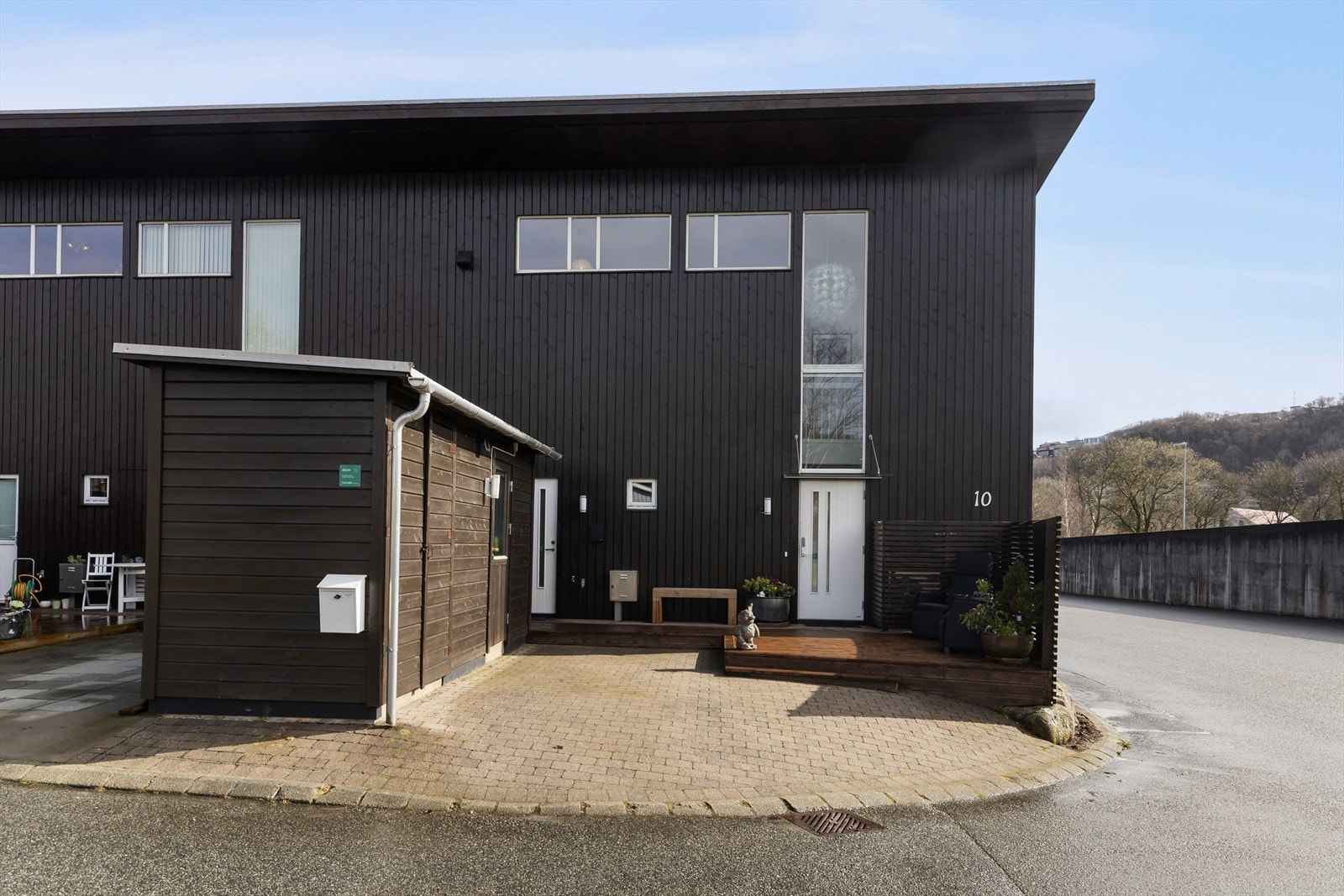 Enkel tilkomst fra parkering til inngangsparti Galleribilde