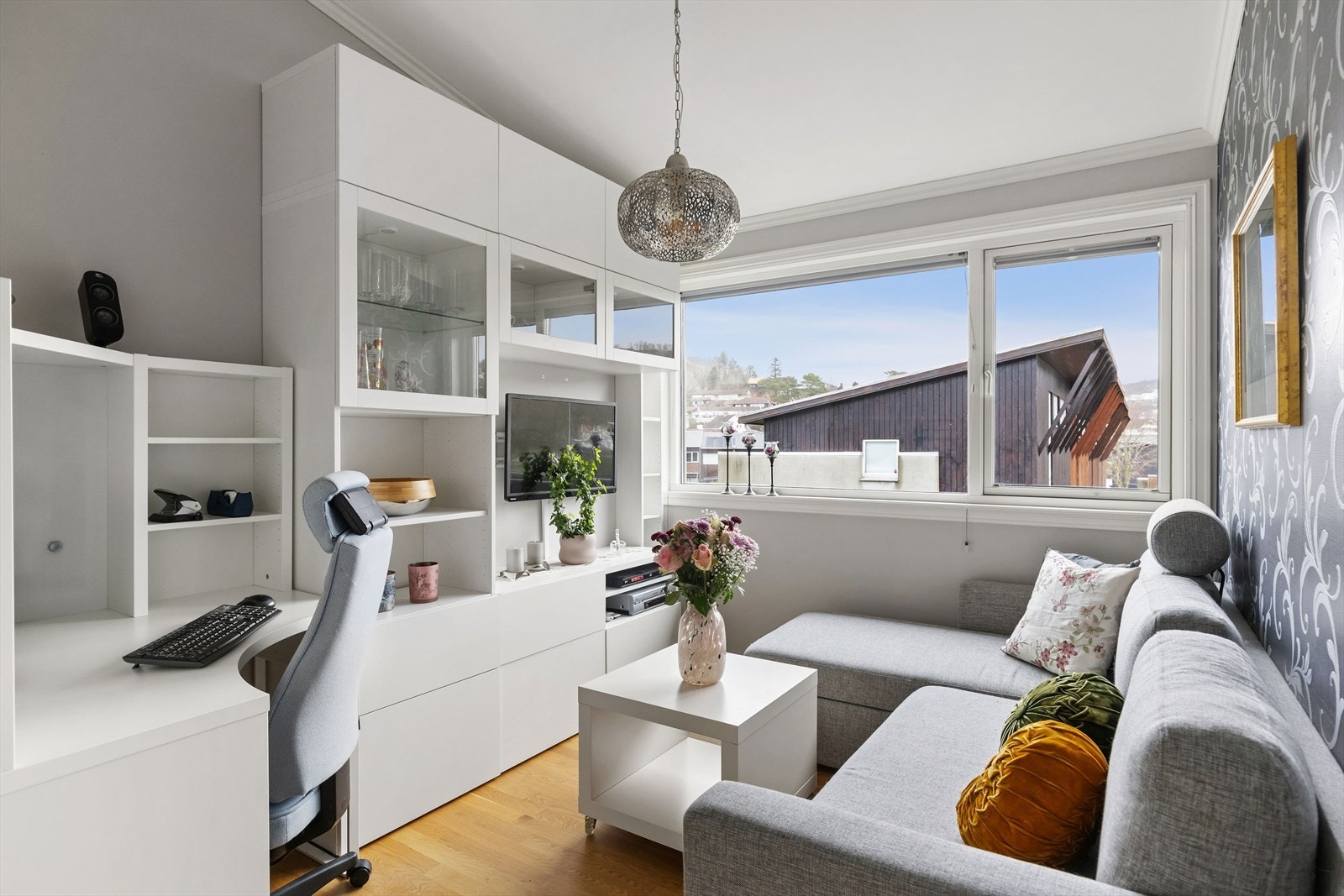 Soverom nr 3 er av såpass god størrelse ta det fint kan benyttes som ekstra stue ved behov. Galleribilde