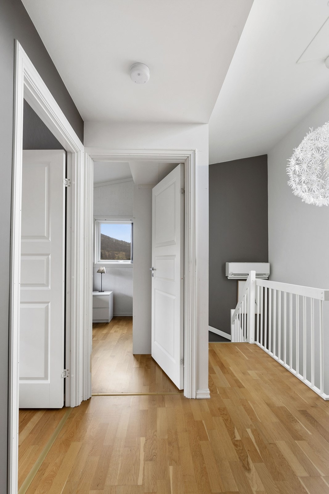 Det er 3 soverom i boligen. Alle i samme etasje. Galleribilde