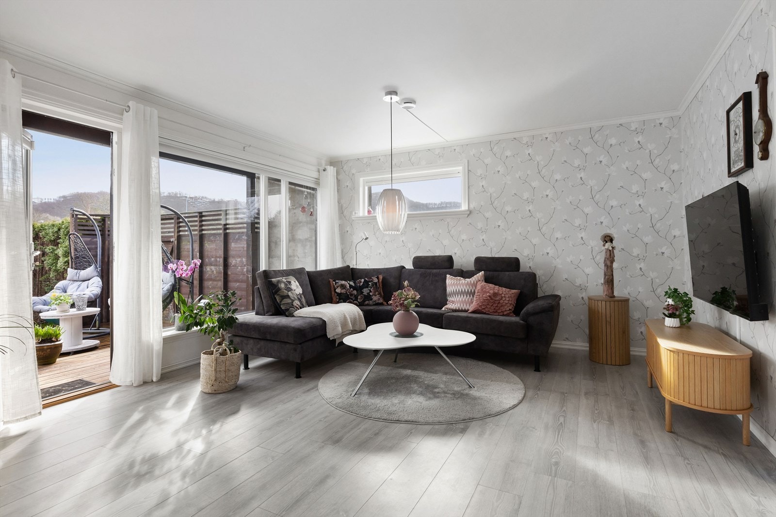 Utgang til terrasse fra stuen Galleribilde