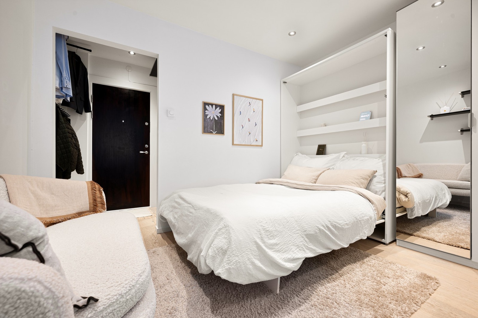 Plassbesparende veggseng - perfekt for en effektiv 1-roms. Galleribilde